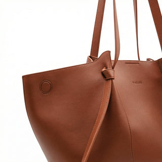 _Special detail: Knotted handles