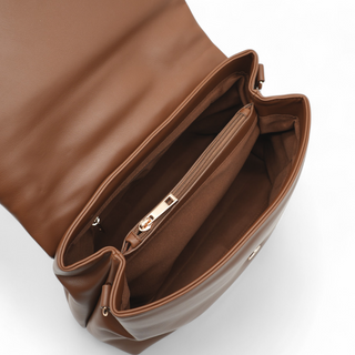 Several inner compartments for more organization