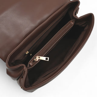 Several inner compartments for more organization