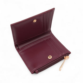 10 card slots + banknote compartment