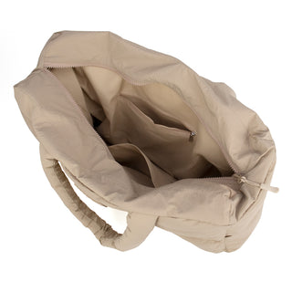 _Generous main compartment with separate inner pockets