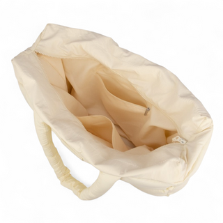 _Generous main compartment with separate inner pockets