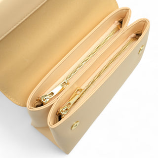 Extra secure thanks to additional zippers