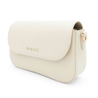 Elegant details with interchangeable strap system